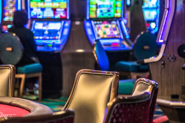 AduQ player decision interface on sgmwin with check fold bet call buttons highlighted